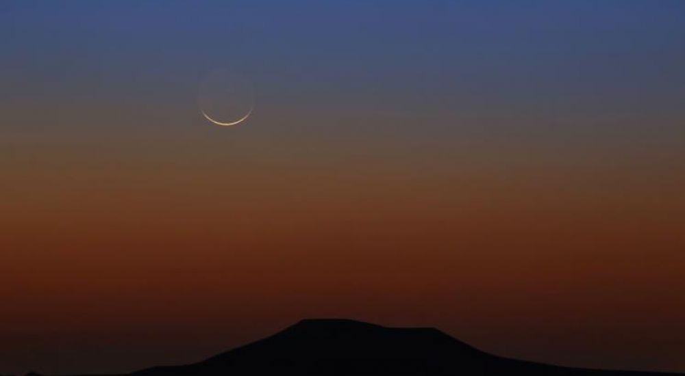 سيحل عيد الفطر يوم الثلاثاء في بعض الدول والأربعاء في بعضها الآخر