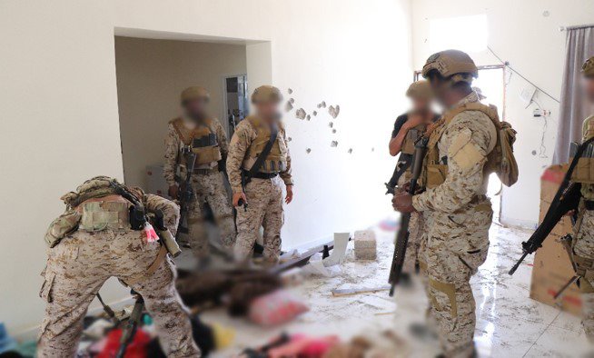 صورة نشرتها وكالة الأنباء السعودية لعملية اعتقال زعيم داعش في اليمن