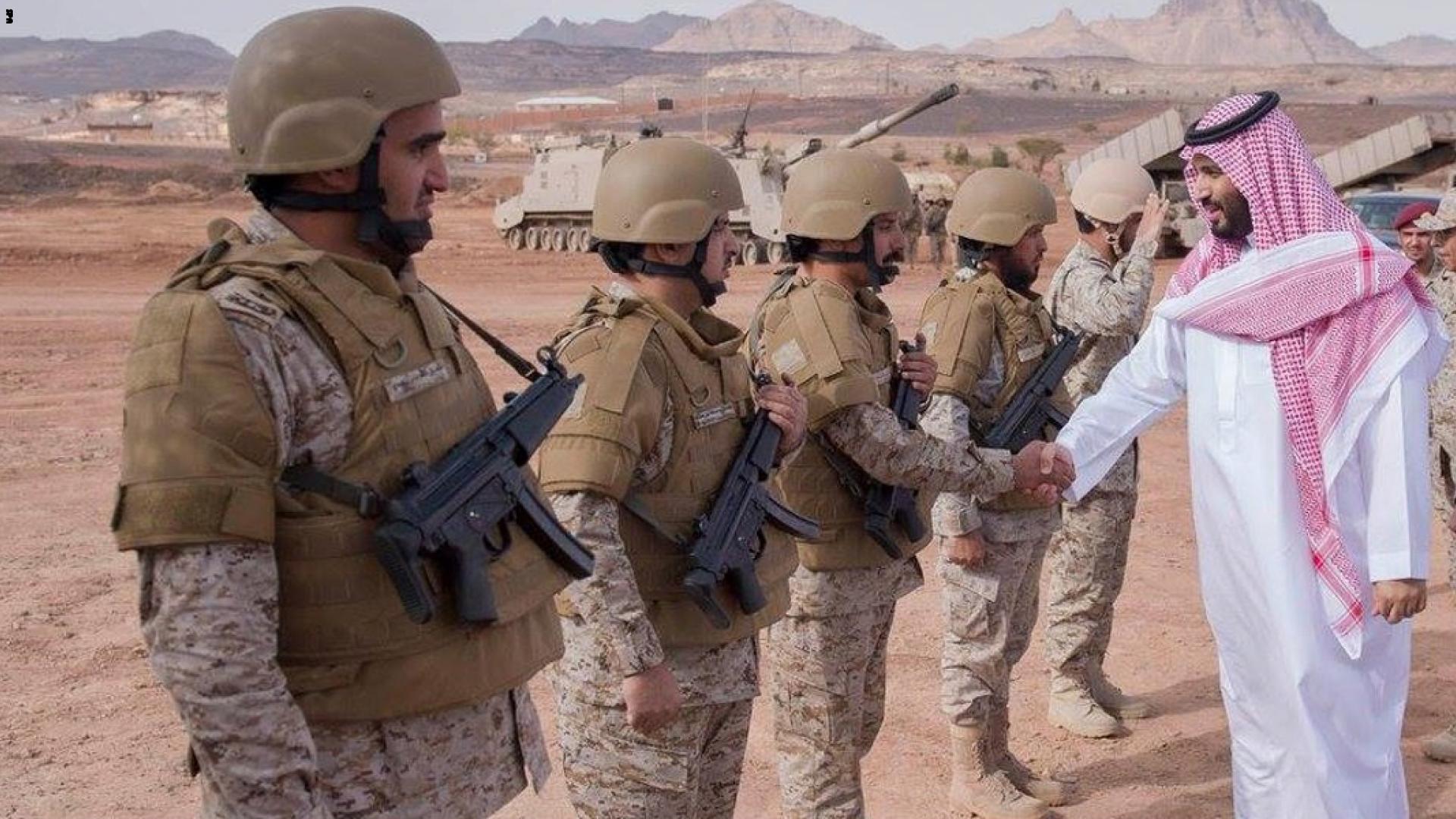 ولي العهد السعودي محمد بن سلمان يتفقد قوات المملكة على الحدود مع اليمن