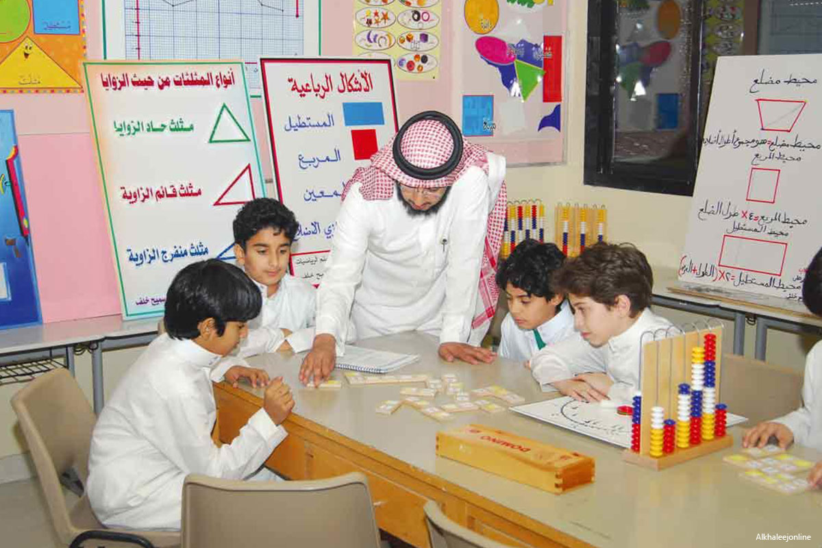 مُعلّم في إحدى المدارس السعودية