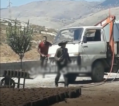 جانب من فيديو الاعتداء على طفل سوري في لبنان