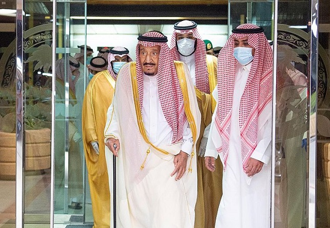 الملك سلمان (85 عامًا) أجرى عملية جراحية بالمنظار لاستئصال المرارة