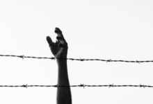 يعيش الأسرى الفلسطينيين أوضاع صعبة داخل السجون الاسرائيلية