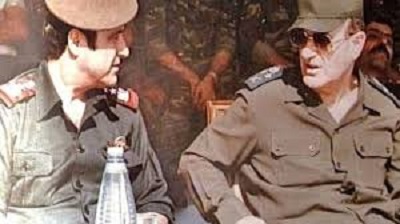 رفعت الأسد(يسار) إلى جانب شقيقه حافظ
