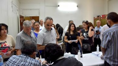 صورة واردة من أحد مراكز الإقتراع وسط تفشي فايروس كورونا