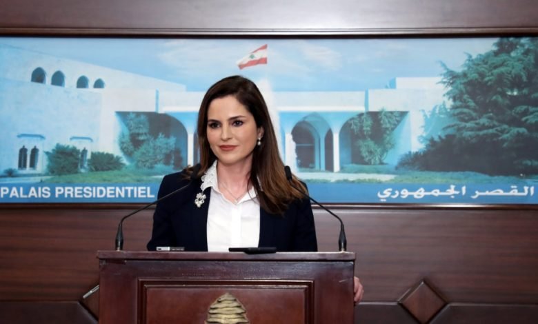 وزيرة الإعلام اللبنانية المستقيلة منال عبد الصمد في القصر الجمهوري في بعبدا