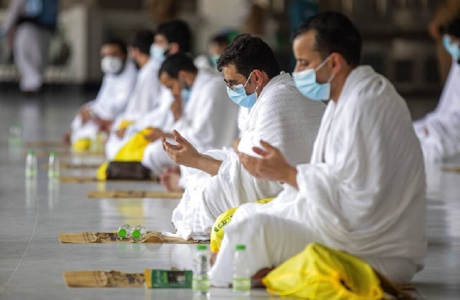 أدى نحو 10 آلاف حاج فقط من أصل أكثر من مليونين كما كل عام- مناسك الحج
