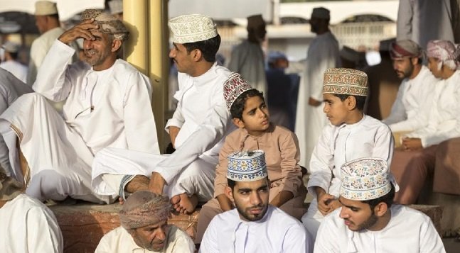 سلطنة عمان اضطرت للاقتراض من بنك أبوظبي الأول وبنك مسقط