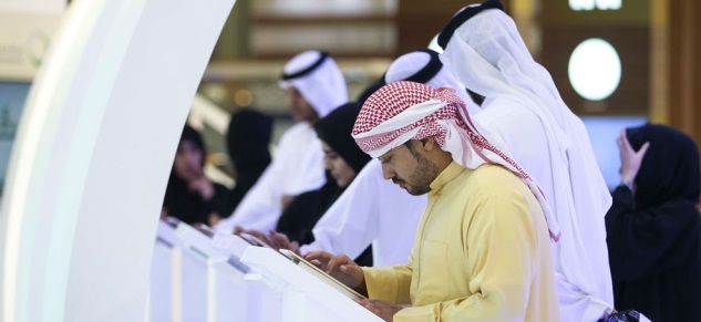 دعا المقطع المصور إلى حسن استقبال المتصلين عبر الإذاعة