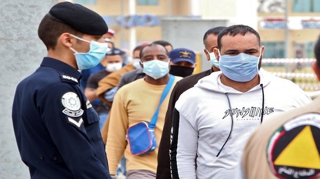 حملات كويتية على تجارة الإقامات