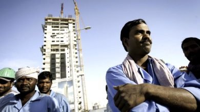 عدد من العمال الباكستانيين في الإمارات
