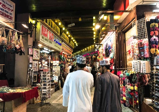 حلّت الجالية البنغالية على سلم العاملين الوافدين في السلطنة