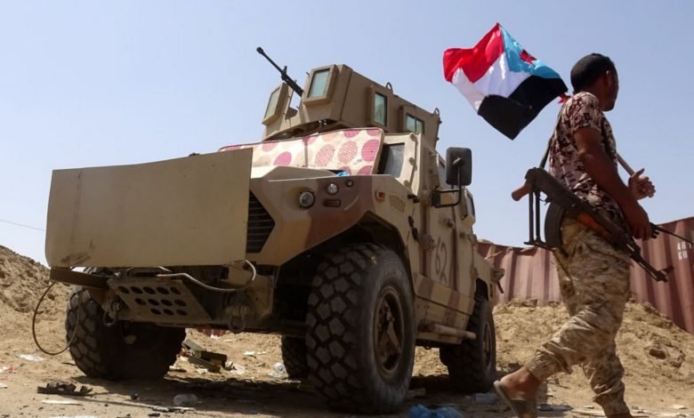 فصيل "جنوبي" يرفض تنفيذ اتفاق الرياض ويهاجم "الانتقالي"
