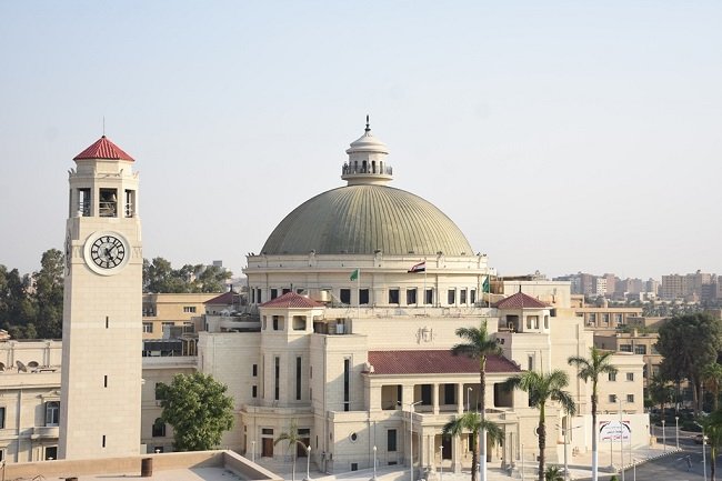 الحكومة المصرية تفرض رسوماً على الطلبة الجامعيين الراسبين
