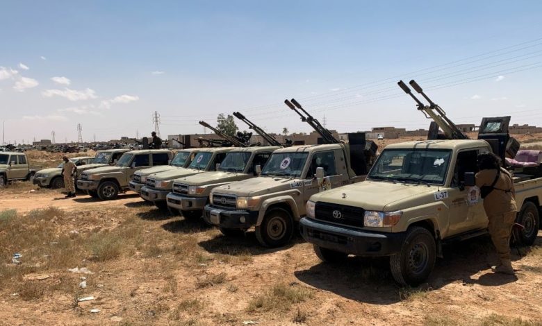 قبيلة القذاذفة تطالب أفرادها بالانسحاب من قوات حفتر