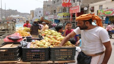تدهور الريال اليمني يفاقم معاناة الملايين