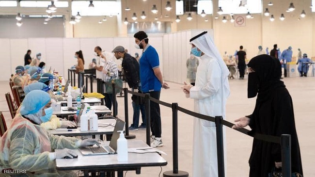 الكويت تواجه ارتفاعاً متزايداً في إصابات كورونا وتوقع تشديد الإجراءات