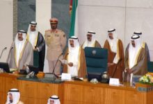 الأمير الراحل الشيخ صباح الأحمد خلال أداء اليمين الدستورية أميراً للكويت أمام مجلس الأمة عام 2006