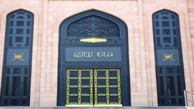 عمان تواجه تحديات مالية بسبب انخفاض أسعار النفط وتداعيات جائحة كورونا