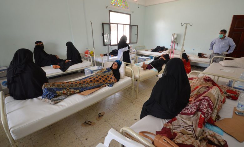 اتهامات متبادلة حول المسؤولية عن نقص الأدوية في اليمن