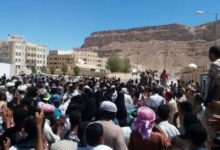 قوات مدعومة من الإمارات تفرق متظاهرين بالرصاص في حضرموت