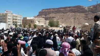 قوات مدعومة من الإمارات تفرق متظاهرين بالرصاص في حضرموت