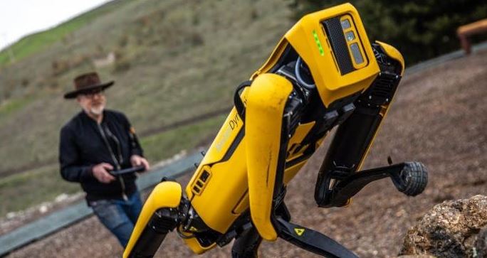 Boston Dynamics تطرح روبوت رباعي الأرجل Spot  في أسواق جديدة