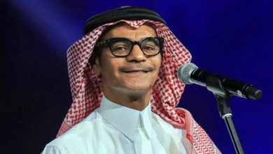 رابح صقر يحدث الجمهور عن الصقر الذي ربحه