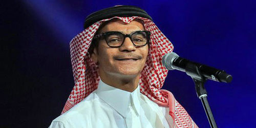 رابح صقر يحدث الجمهور عن الصقر الذي ربحه
