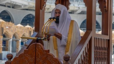 إمام المسجد الحرام عبد الرحمن السديس خلال خطبة في الحرم