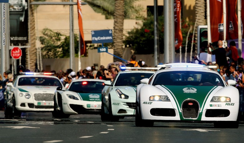 سيارات تابعة لشرطة دبي