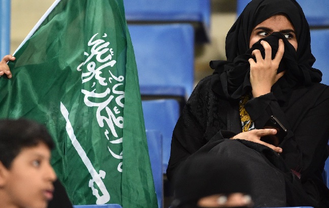 السعودية تجاه المرأة.. تلميع في العلن وقمع في الخفاء