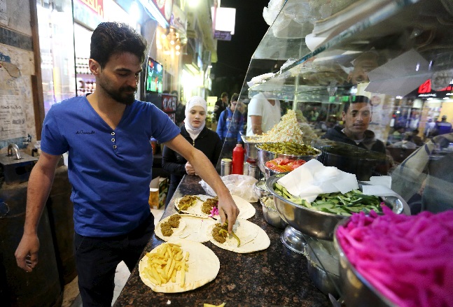 لم تضيق السلطات المصرية الخناق على التجاري السوريين