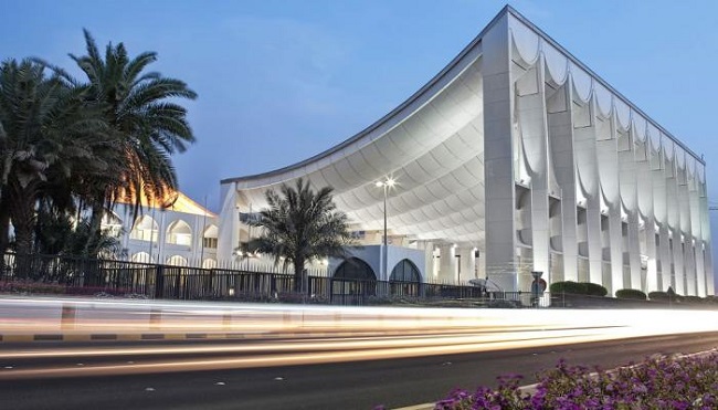 أمير الكويت يصدر مرسوماً بفض مجلس الأمة إيذاناً بالتحضير لجولة من الانتخابات النيابية الجديدة