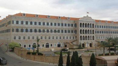 مشاورات تشكيل الحكومة في لبنان توقفت بعد اعتذار مصطفى أديب.. وفرنسا تواجه الطبقة السياسية بمزيد من الضغوط