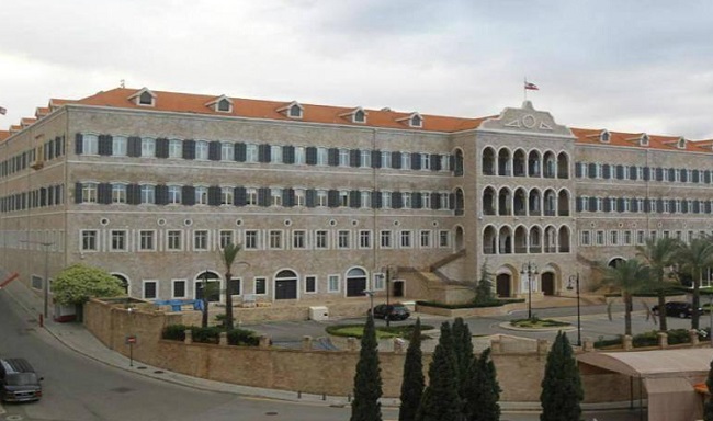 مشاورات تشكيل الحكومة في لبنان توقفت بعد اعتذار مصطفى أديب.. وفرنسا تواجه الطبقة السياسية بمزيد من الضغوط
