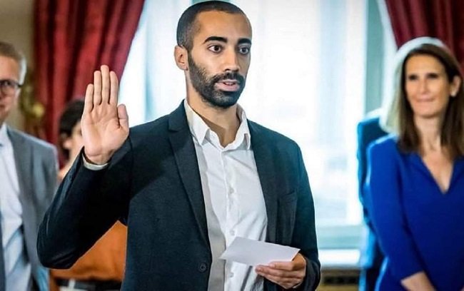 الوزير الجديد من أصل عربي وتوعد بزيادة عمليات الترحيل لطالبي اللجوء في بلجيكا