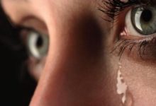 فوائد البكاء وأنواع الدموع التي يفرزها الإنسان
