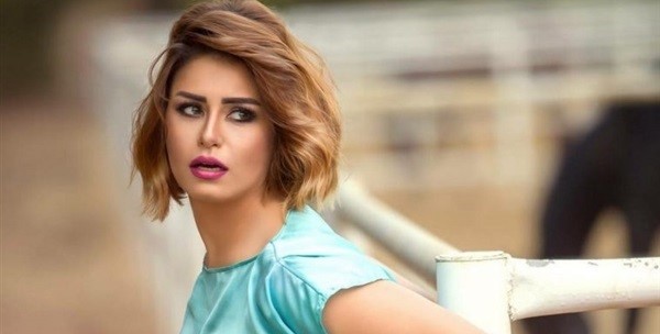 منة فضالي تفقد السيطرة وتعبر عن حزنها بسبب والدتها