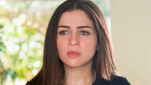 بالفنانة المصرية مي عز الدين