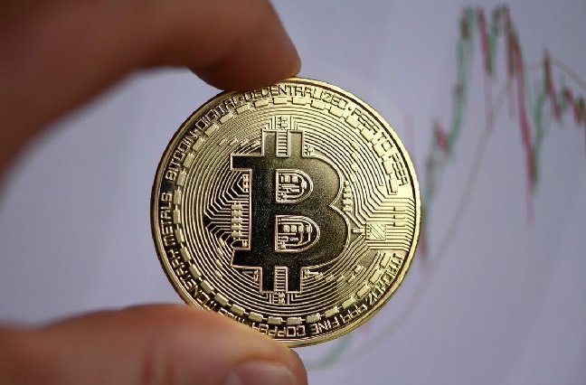 صعد سعر بيتكوين بنسبة 295 بالمئة منذ مطلع العام الجاري