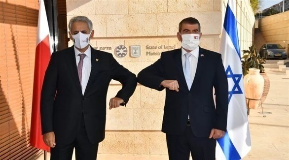 وزيرا الخارجية الإسرائيلي غابي أشكنازي الصناعة والتجارة والسياحة البحريني زايد بن راشد الزياني