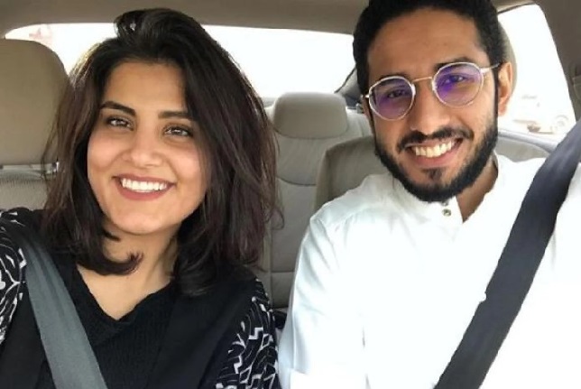 المعتقلة لجين الهذلول مع شقيقها