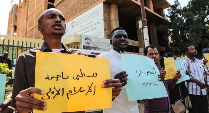 أعلن الرئيس الأمريكي السابق دونالد ترامب عن توصل اتفاق للتطبيع بين السودان وإسرائيل