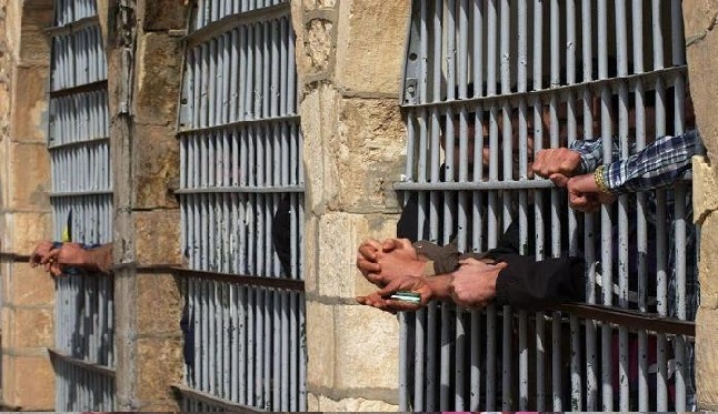 تقرير يرصد تعذيب سجناء الرأي في إيران بالماء المغلي