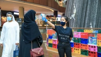 إمارة دبي تمنع عمليات جراحية وتوقف عروض ترفيهية