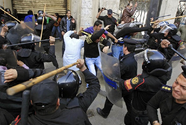 جمهورية الخوف في مصر تضم 60 ألف معتقل سياسي