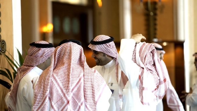 سعوديون ينتظرون منذ 10 سنوات لتثبيتهم في الوظائف الحكومية