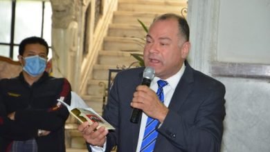 صحفي إسرائيلي يفضح الإعلامي المصري نشأت الديهي