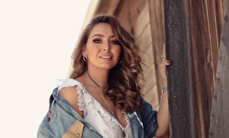 الفنانة الكويتية فاطمة الصفي